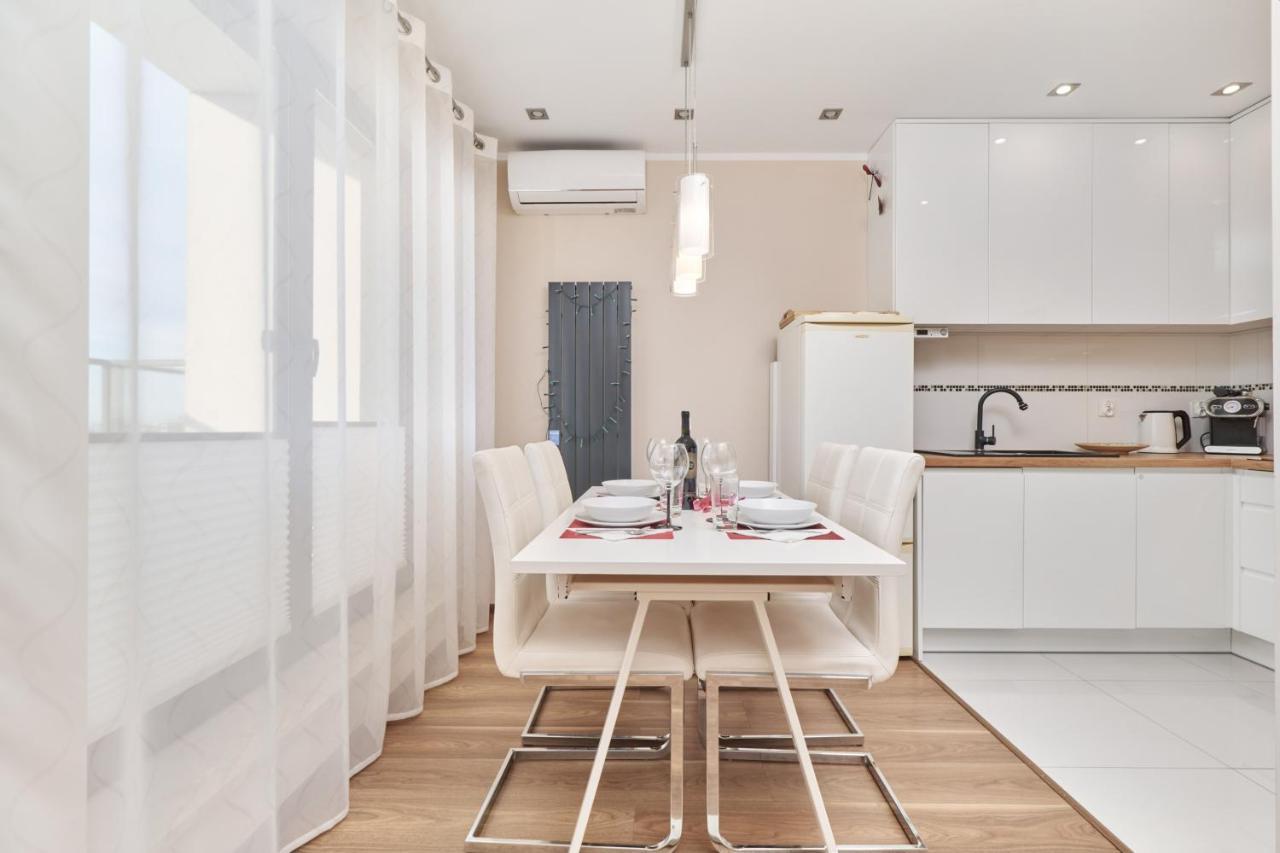 Apartment Wroclaw Krakowska With Balcony And Free Garage By Noclegi Renters Esterno foto