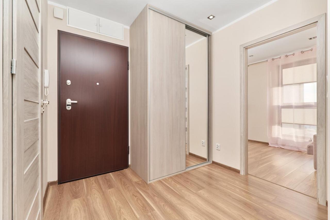 Apartment Wroclaw Krakowska With Balcony And Free Garage By Noclegi Renters Esterno foto