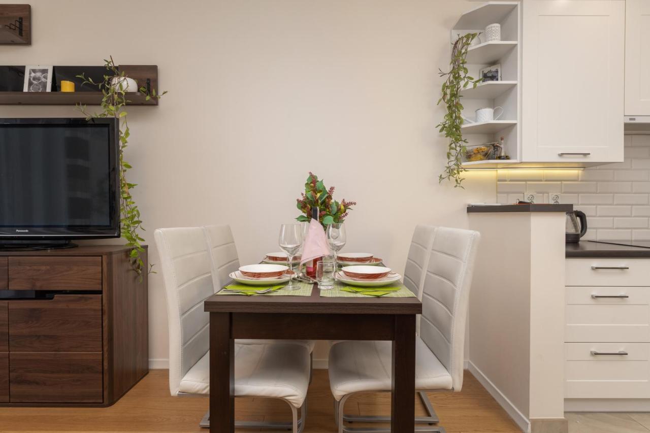 Apartment Wroclaw Krakowska With Balcony And Free Garage By Noclegi Renters Esterno foto