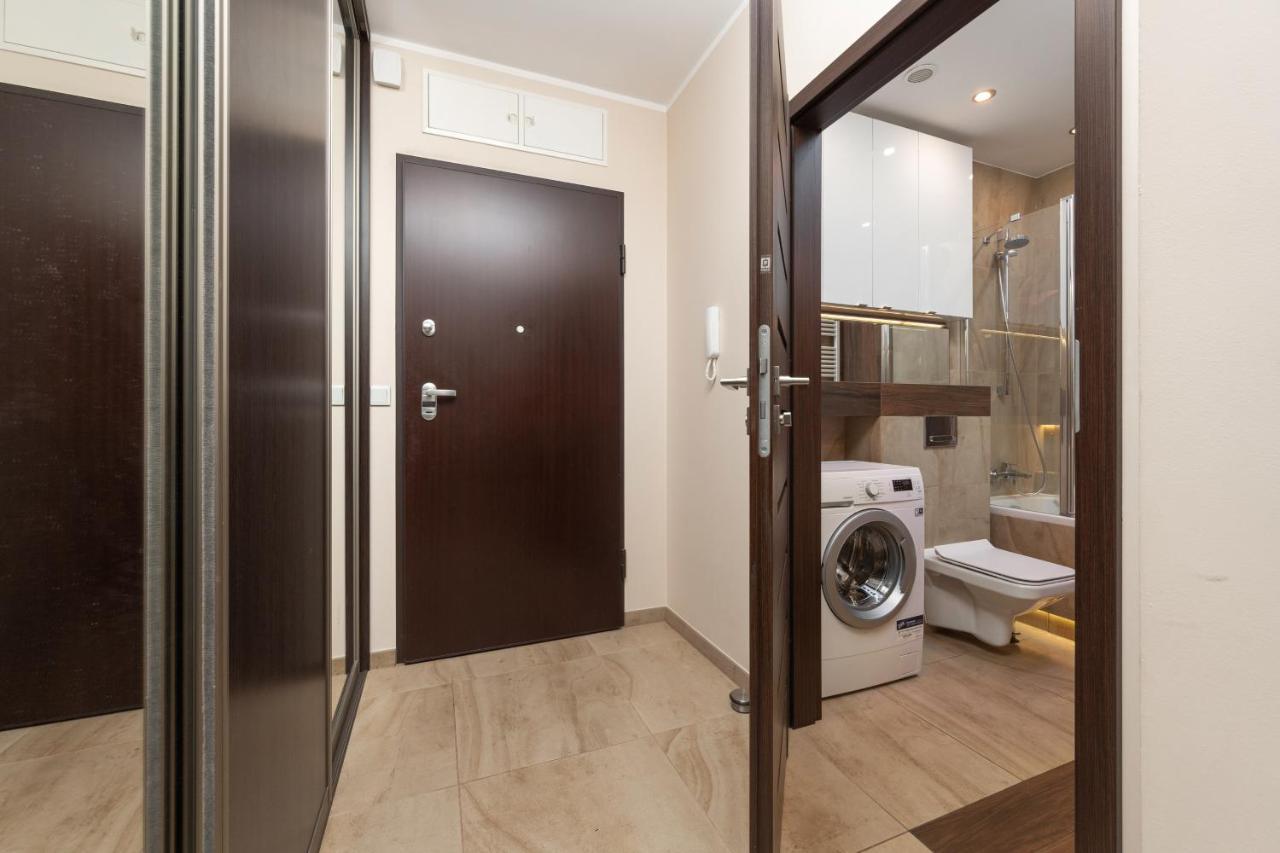 Apartment Wroclaw Krakowska With Balcony And Free Garage By Noclegi Renters Esterno foto